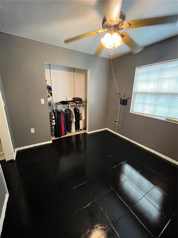 Building Photo - 918 W 11th St