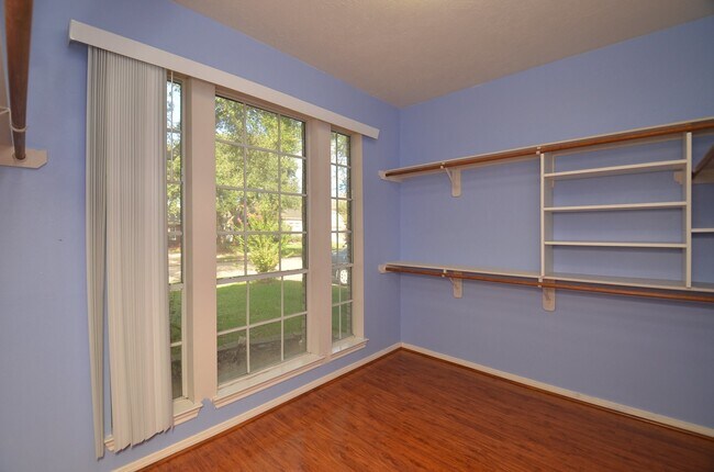 Building Photo - 8815 Barron Wood Cir E