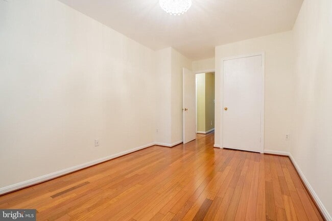 Building Photo - 2426 Falls Pl Ct