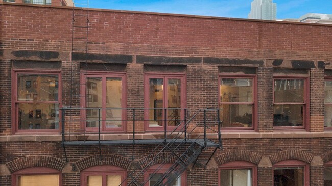 Building Photo - 711 S Dearborn St