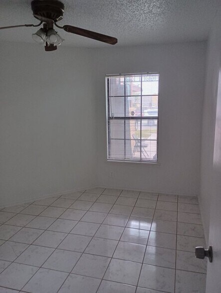 Building Photo - 9627 Dugas Dr