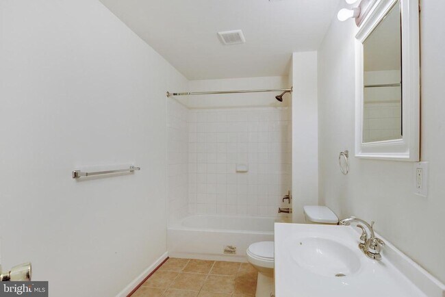 Building Photo - 8416 Churchside Dr