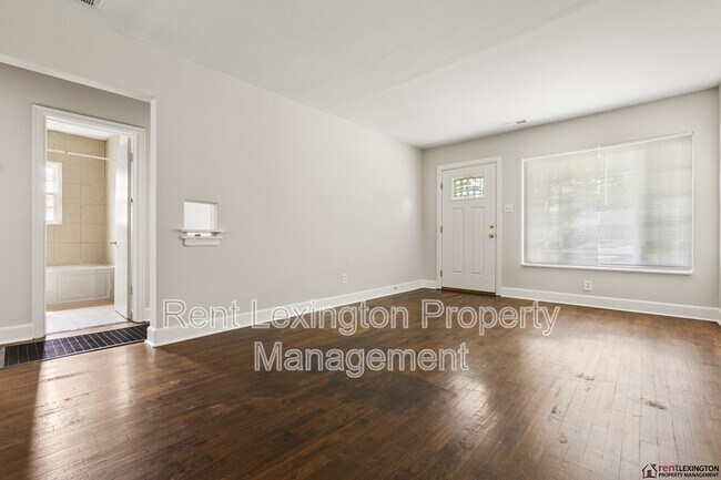 Building Photo - 541 Sheridan Dr