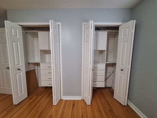 Building Photo - Move In Special!!!  Charming Rochester Condo.  Must see!!