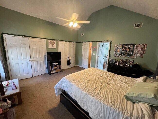 Building Photo - Beautiful East Side Home