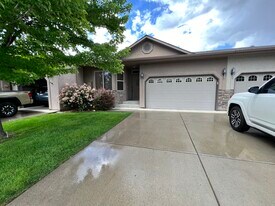 Building Photo - 1616 Treehaven Ct