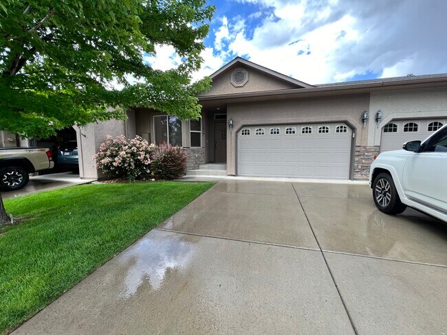 Front Entrance - 1616 Treehaven Ct