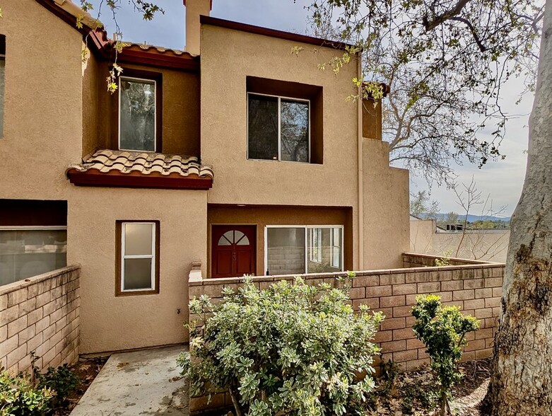 Primary Photo - 22719 Copper Hill Dr