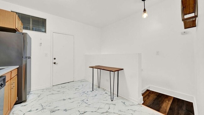 Building Photo - 5142 S King Dr