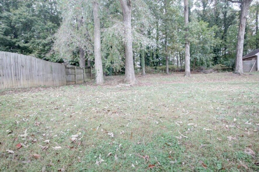 Building Photo - 1565 Pinebreeze Dr