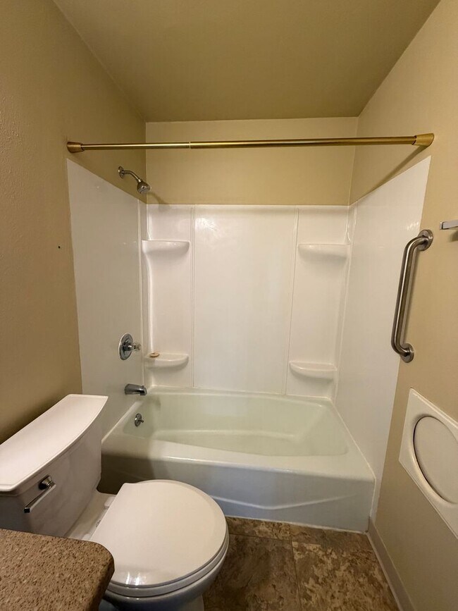 Building Photo - Midpark Duplex
