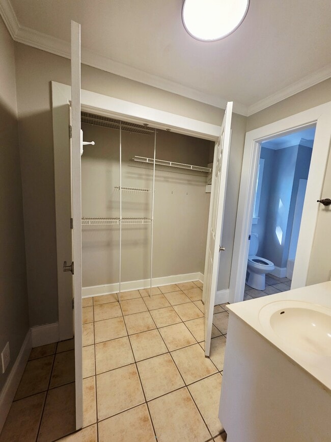 Building Photo - 205 E North St