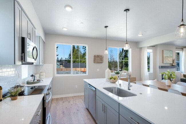 Building Photo - 4 Bed | 3.5 Bathroom | 1840 Sq Ft | $3,400