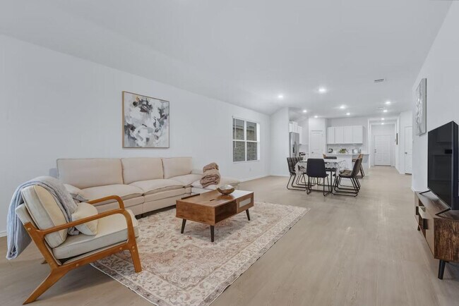 Building Photo - 591 Sormonne Lp