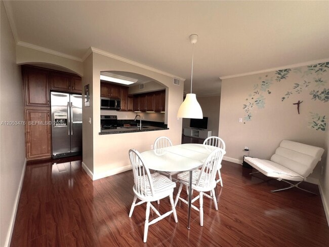 Building Photo - 9451 Evergreen Pl