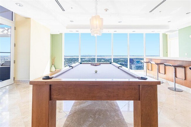 Building Photo - 511 SE 5 Ave