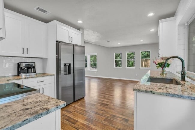 Building Photo - 25 Hornbill Ct