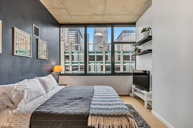 Building Photo - 235 W Van Buren St