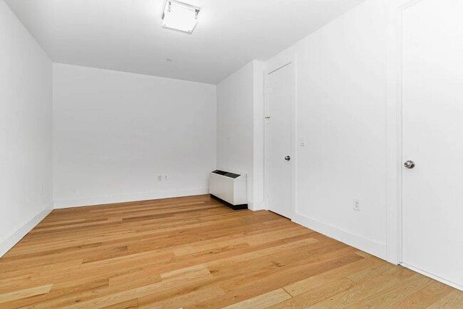 Building Photo - 1 bedroom in New York NY 10007