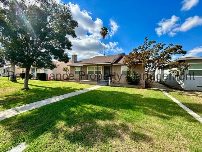 Primary Photo - Cute 3 Bed/1 Bath SW Bakersfield Home w RB...