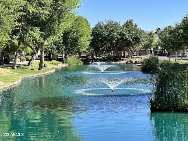 Building Photo - 1822 E Chelsea Ln