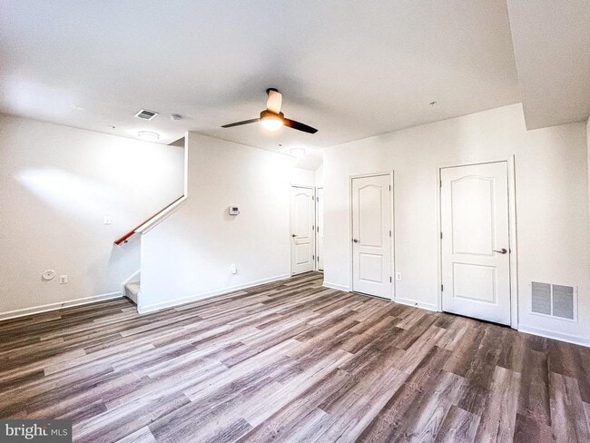 Building Photo - 3541 Woodlake Dr