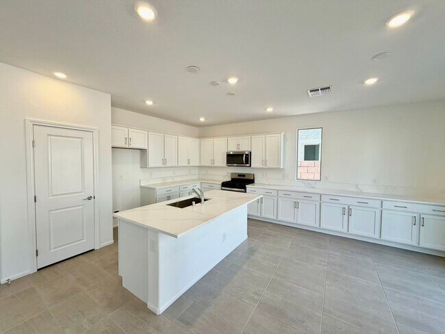 Building Photo - 5956 S Miller Ln