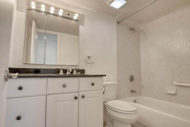 Building Photo - 4489 Luxemburg Ct