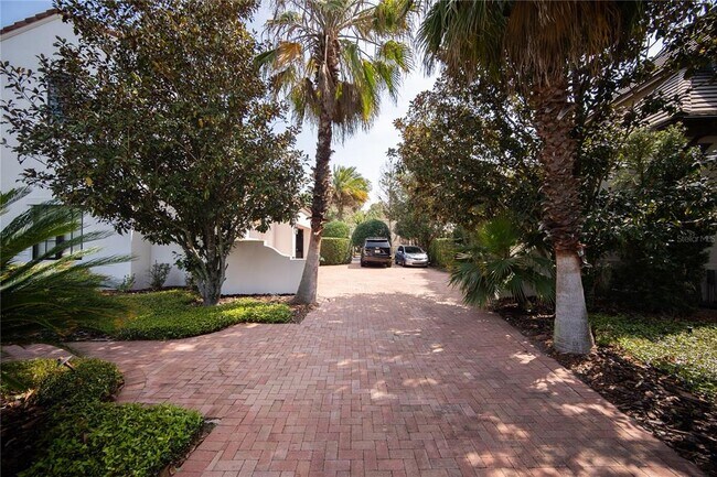 Building Photo - 719 Eastlawn Dr