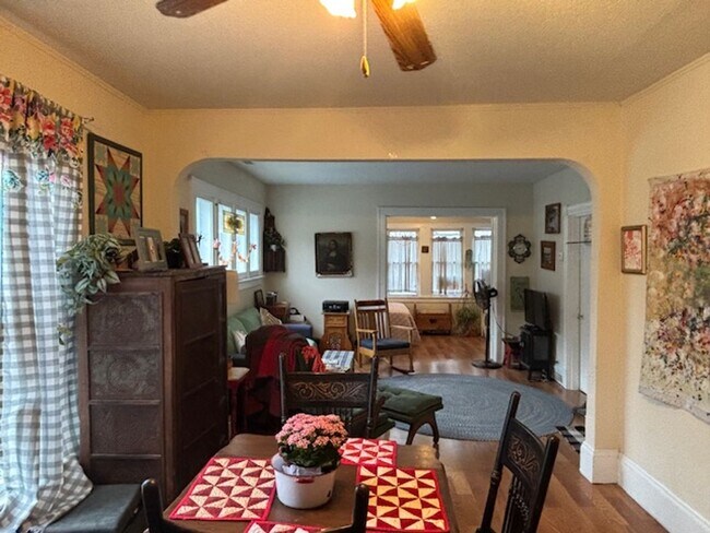 Building Photo - 2739 Buchanan St NE