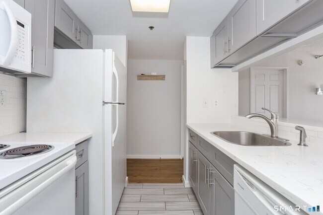 Building Photo - 127 Greyrock Pl