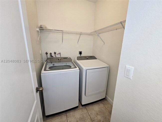 Building Photo - 14758 SW 9th Ln