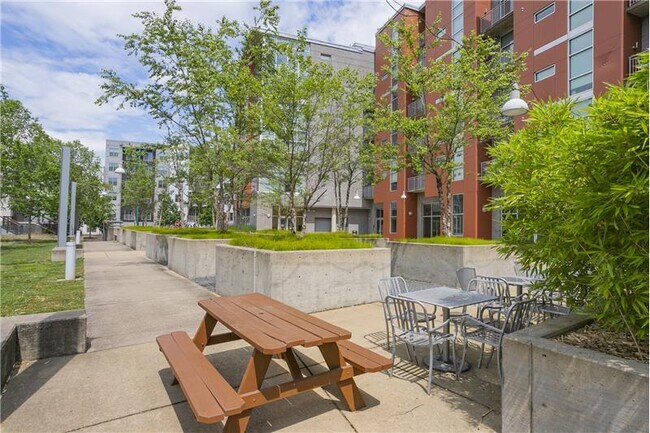 Building Photo - 2115 Yeaman Pl