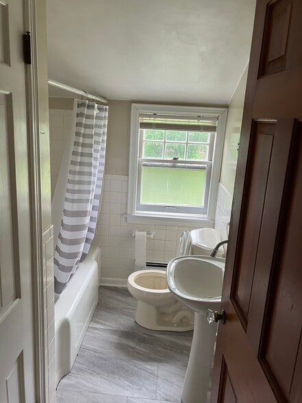 Full bath - W52N677 Highland Dr