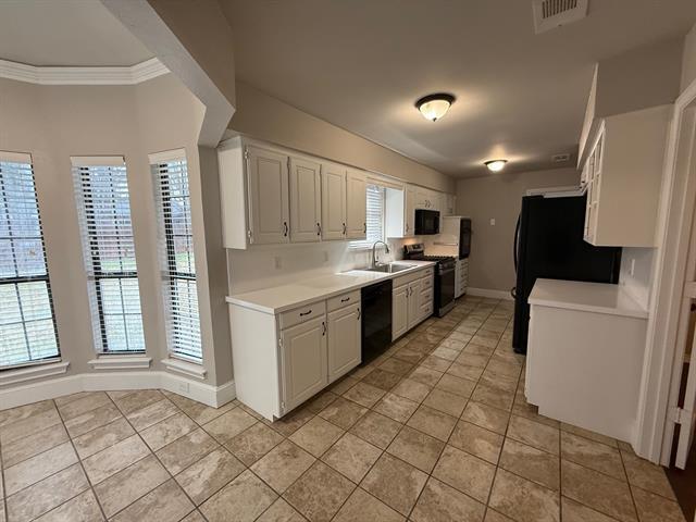 Building Photo - 318 Shade tree St