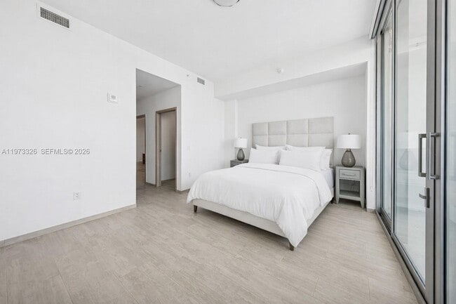 Building Photo - 10281 W Bay Harbor Dr