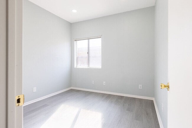 Building Photo - West Lancaster4 bedroom + bonus room