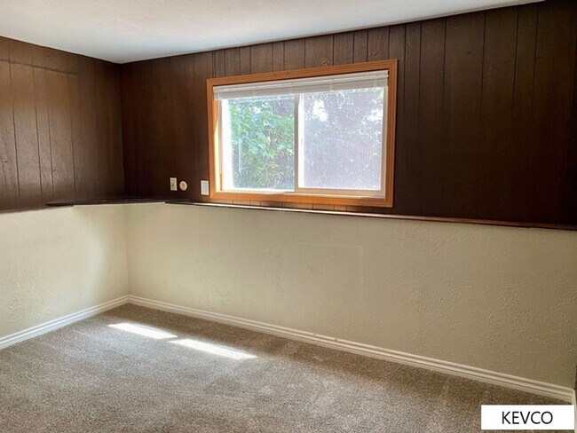 Building Photo - Great and Spacious Home with Backyard!