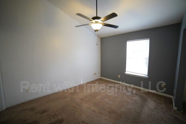 Building Photo - 6315 S Placid Pl