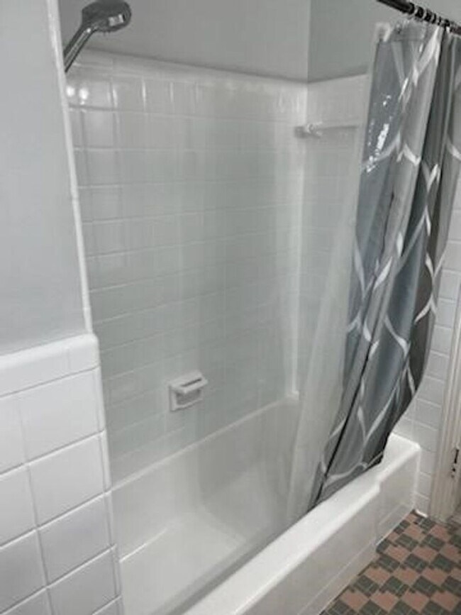 Building Photo - 3 Bedroom 2 Bath in Eustis for Rent!