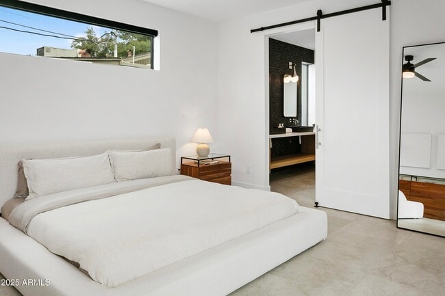 Building Photo - 4002 N 33rd Pl