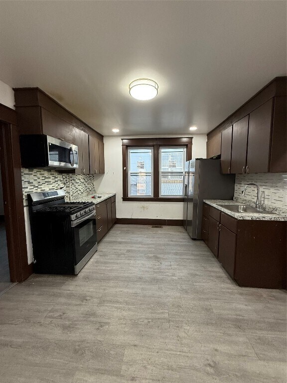 Building Photo - 1005 Pine St