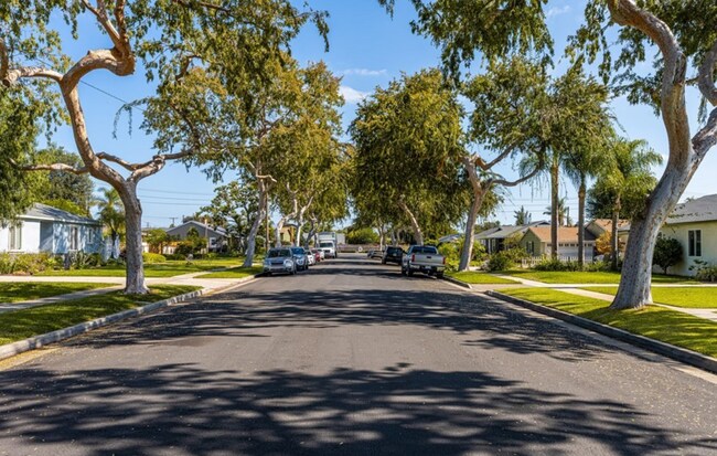 Building Photo - 2510 Santiago St