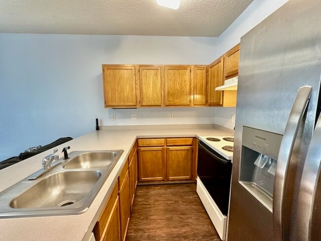Building Photo - 1828 Whispering Oaks Ln