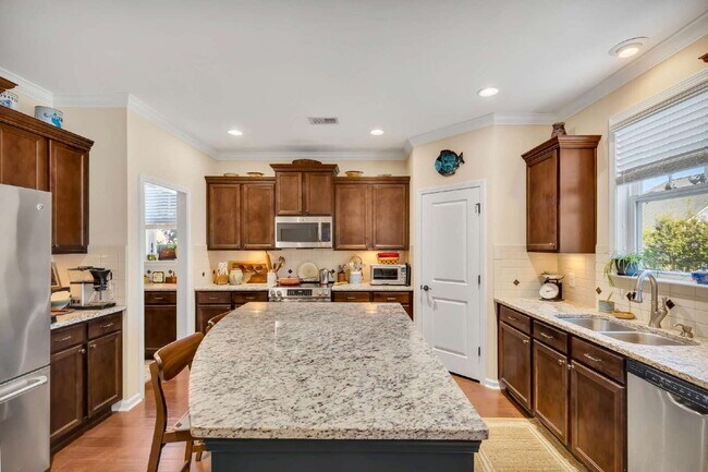 Building Photo - Gigantic Gorgeous Home in Pooler!