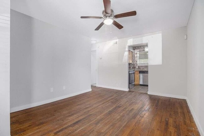 Building Photo - 561 Formwalt St SW