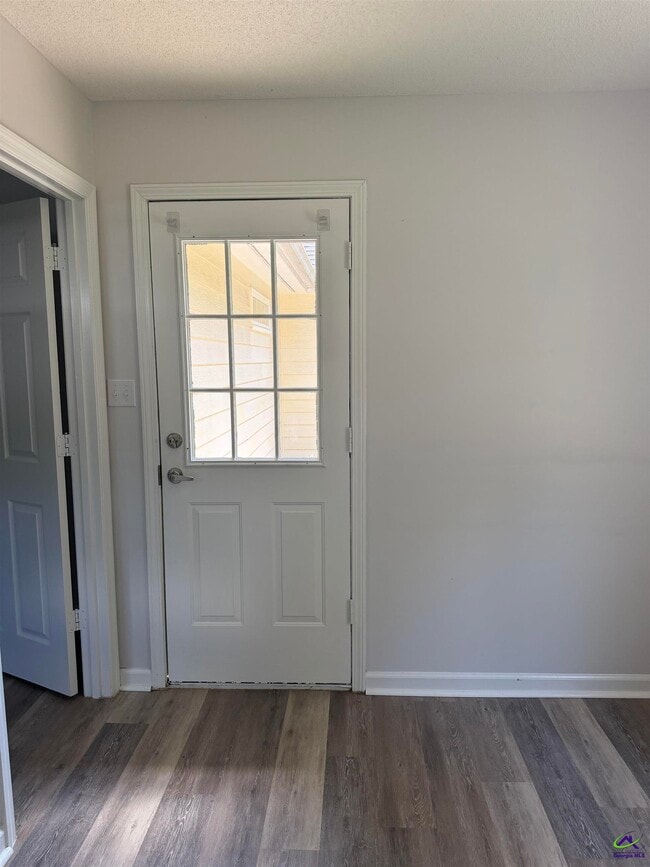 Building Photo - 107 Barrington Pl N