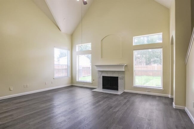 Building Photo - 6614 Surrey Meadow Ct