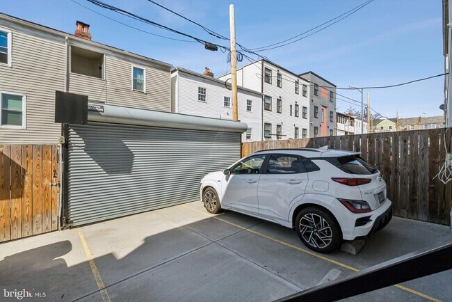 Building Photo - 1404 Holbrook St NE