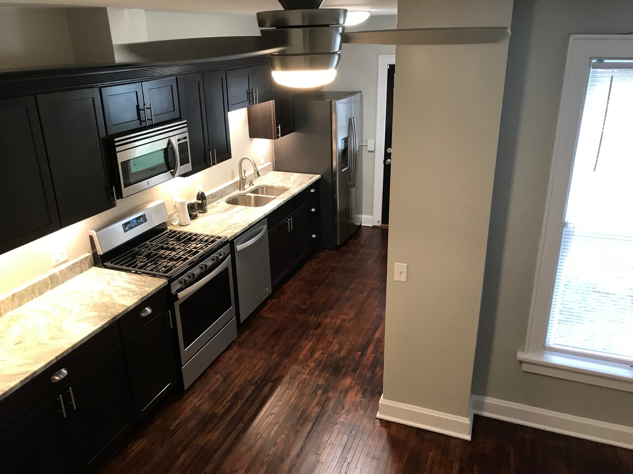 Building Photo - 633 E 11th Ave